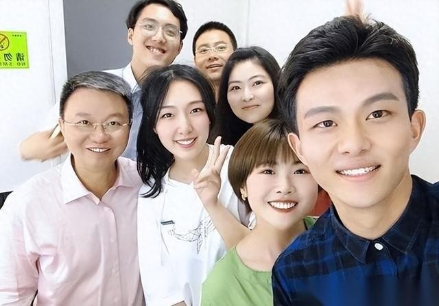 “岛内人心向背已定，抵抗到底！”绿营媒体拿着一份民调，又开始自嗨了。真当老百姓在