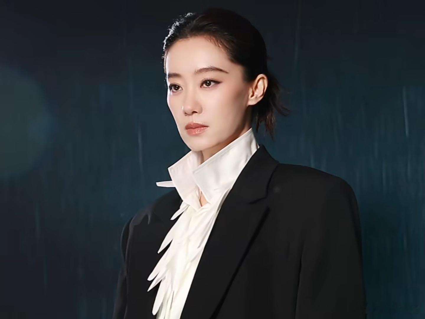 VOGUE明星出图张小斐VOGUE盛典西装造型A爆了[色]背头➕西装的组合，在张