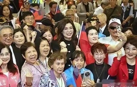 邀请连战、马英九、朱立伦、洪秀柱等历任党主席出席全代会，是国民党沿袭已久的党务惯