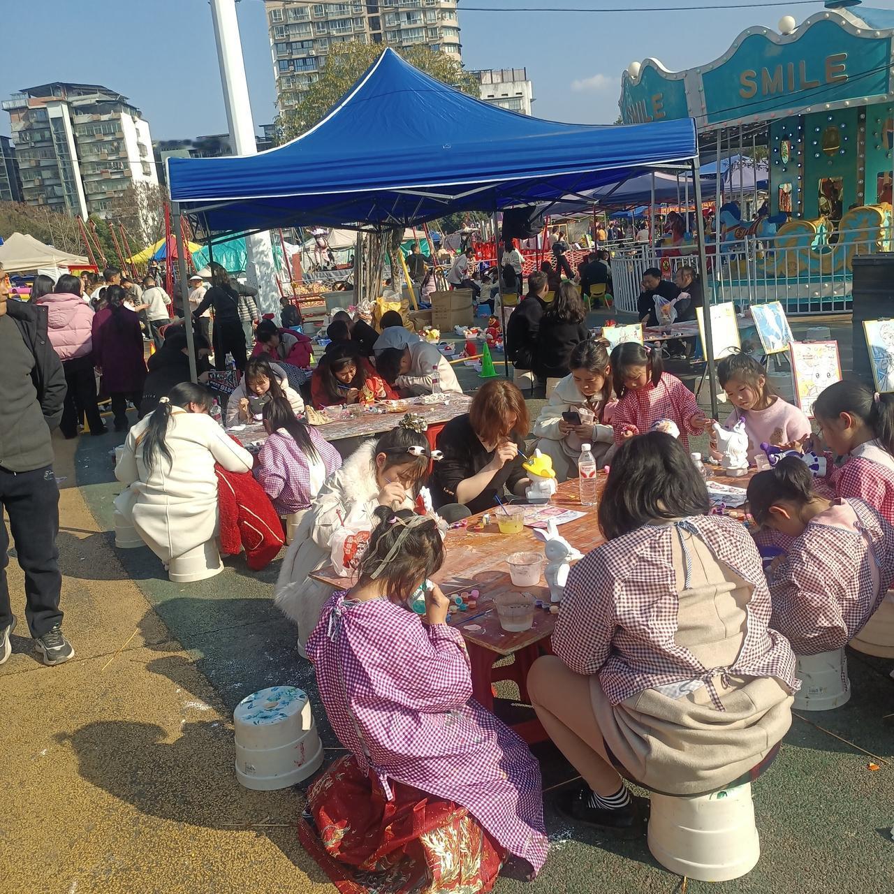 和宝贝一起在户外画画的快乐时光！🎨👨‍👩‍👧‍👦