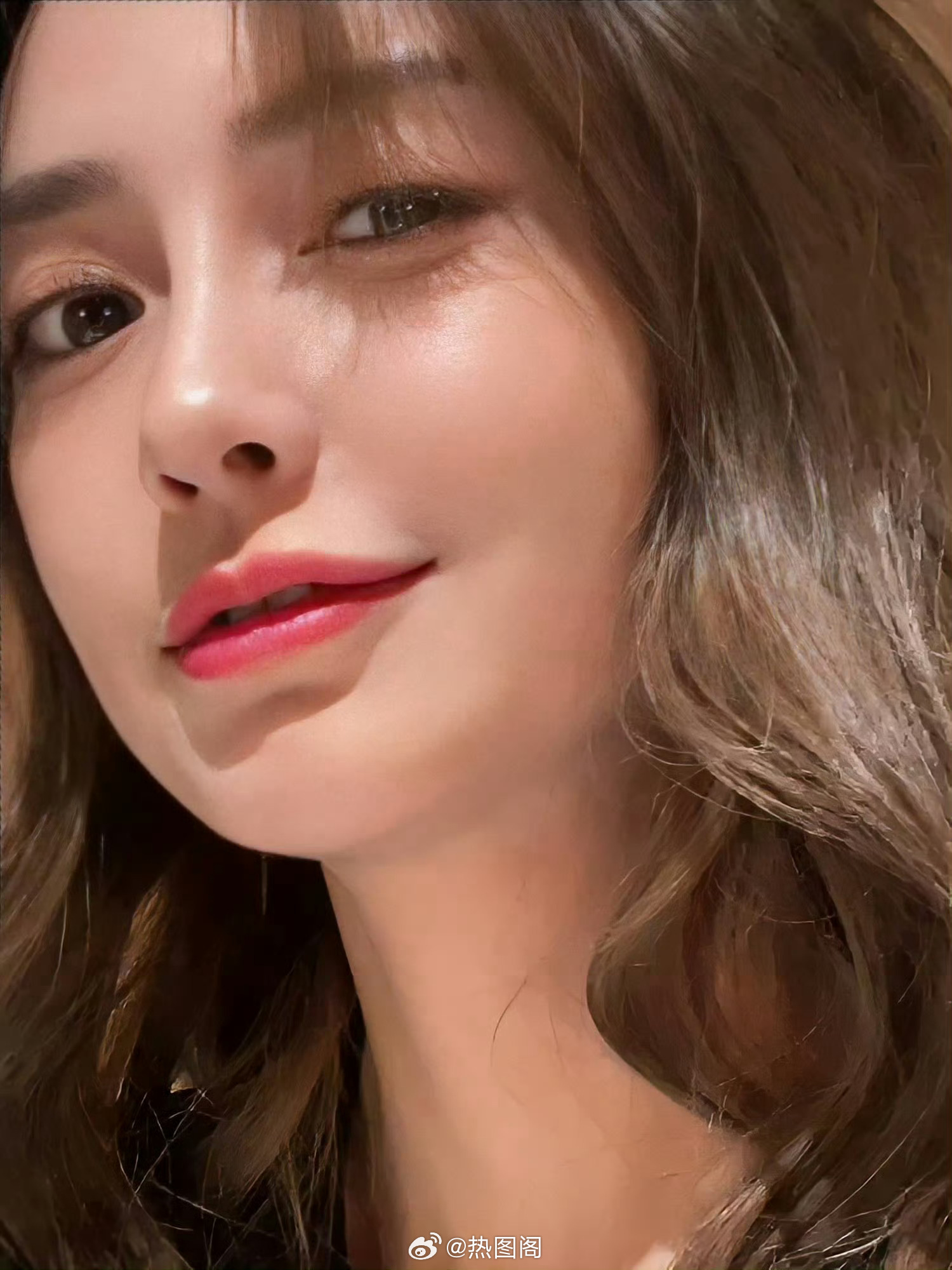 韩安冉想照着Angelababy整 angelababy的颜一直是网红的风向标 