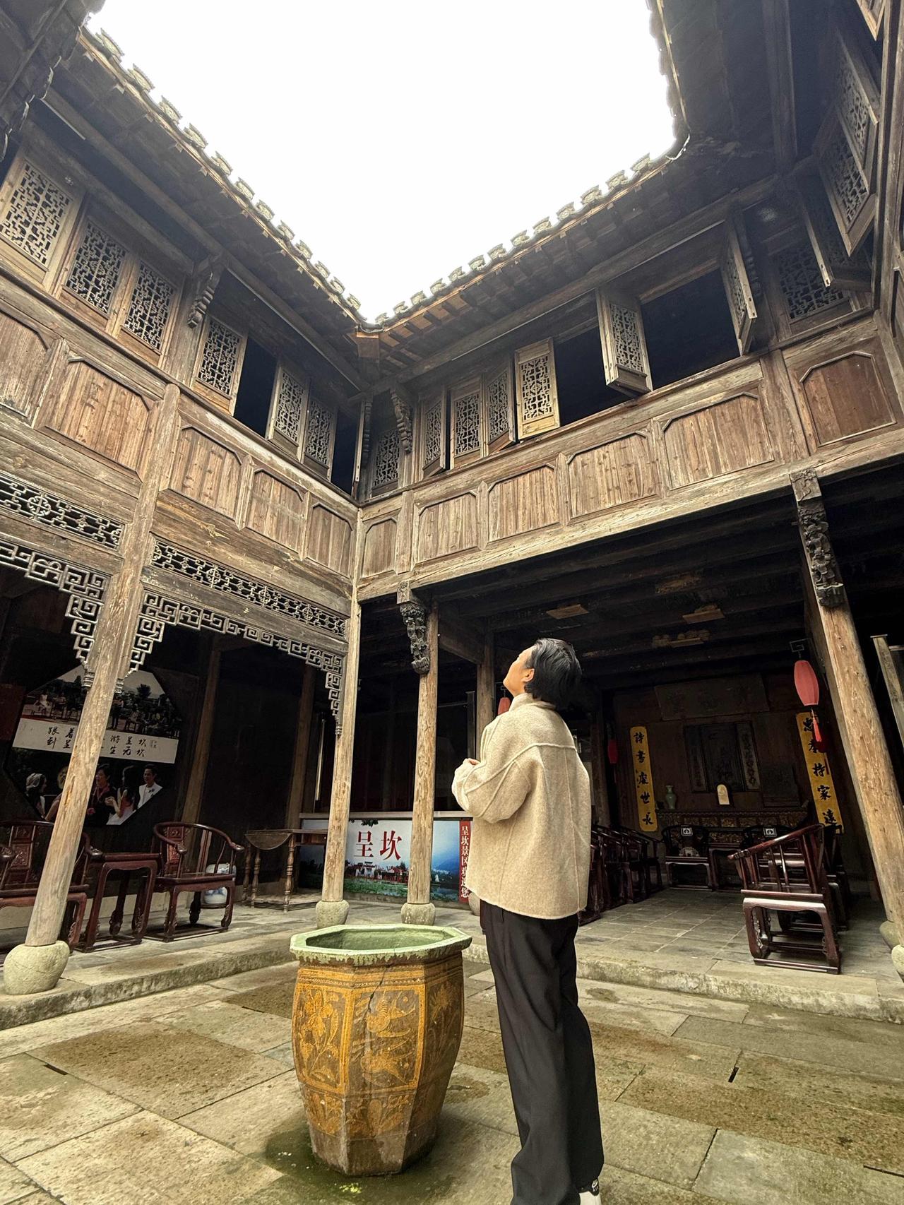 六亲缘浅，以己为岸：2026，属于你的逆风翻盘

我们这一生，总有人在亲情里求而