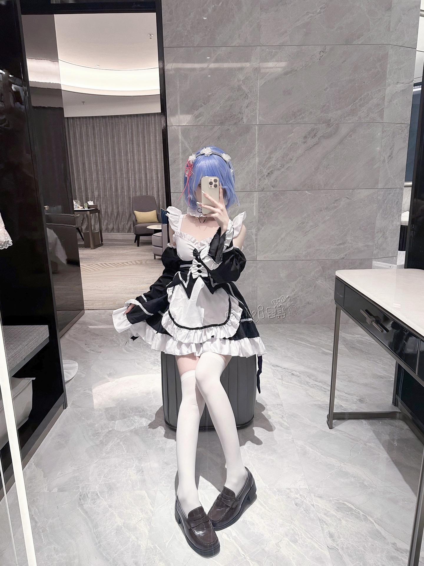 我不会再说那些儍话了 我的内心 我的苦楚我的伤痕 都没有人在乎 于是我...