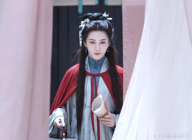 兰香如故里 我发现好多人都把男主侍卫的女装和赵星棠的姘头弄混了 以为和赵星棠偷晴
