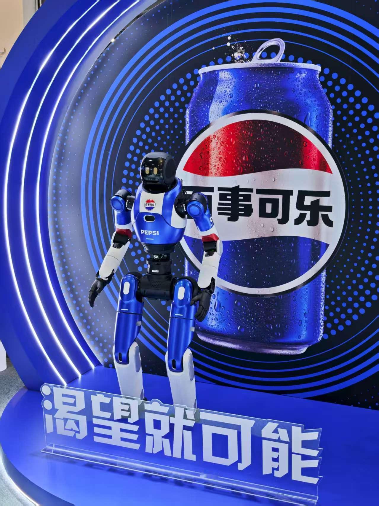 机器人上班不摸鱼只敲木鱼渴望就可能百事蓝宝百事酷宝上海WAIC现场现场，和百事机