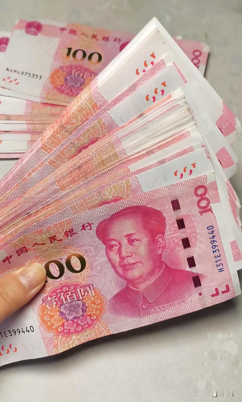 真怕我老公知道，我背着他偷偷藏钱，每个月最少都会藏500元，已经藏了第6年了。