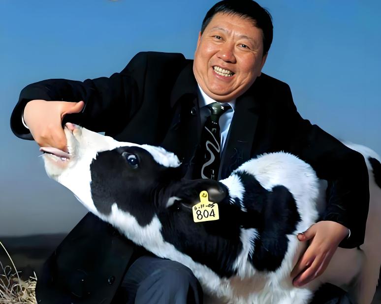 1999年，伊利把牛根生扫地出门，郑俊怀还很得意。没想到，这个决定竟是放虎归山，