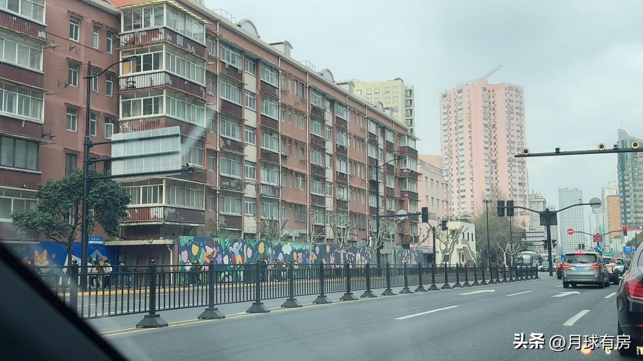 上海房价这么贵，到底是谁在买房？
总有人大呼小叫，上海房价贵得离谱，普通人根本买