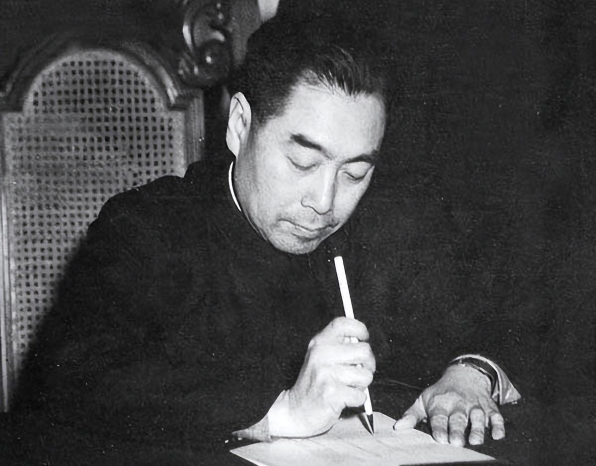 令人惊叹，周恩来曾写过武侠小说，初读像古龙，仔细品味又有金庸韵味，这是真的吗？