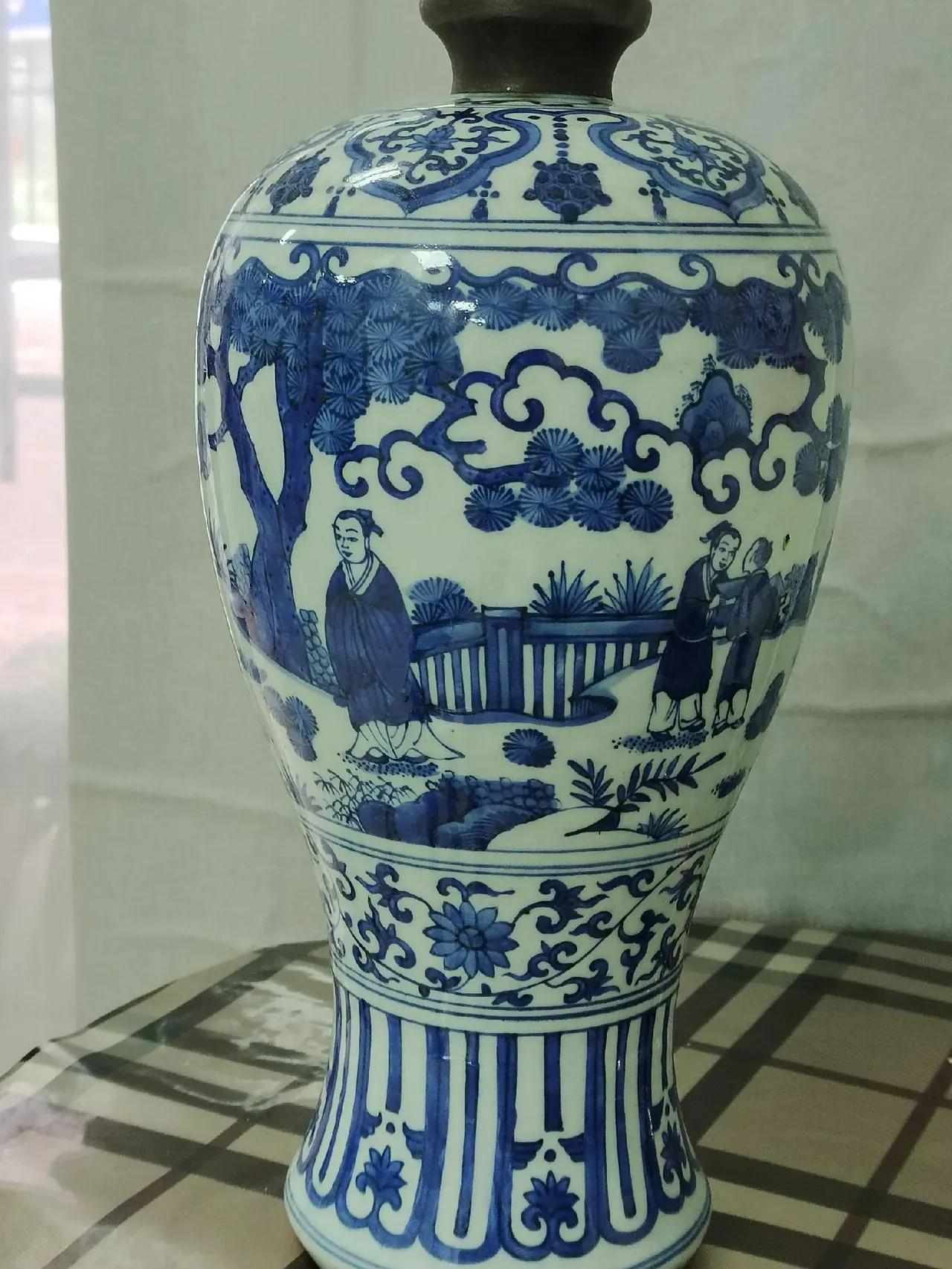 这个包锡口是老包，其实口没坏，就是当时富贵人家得到官窑瓷保护口沿流行方式！我手里