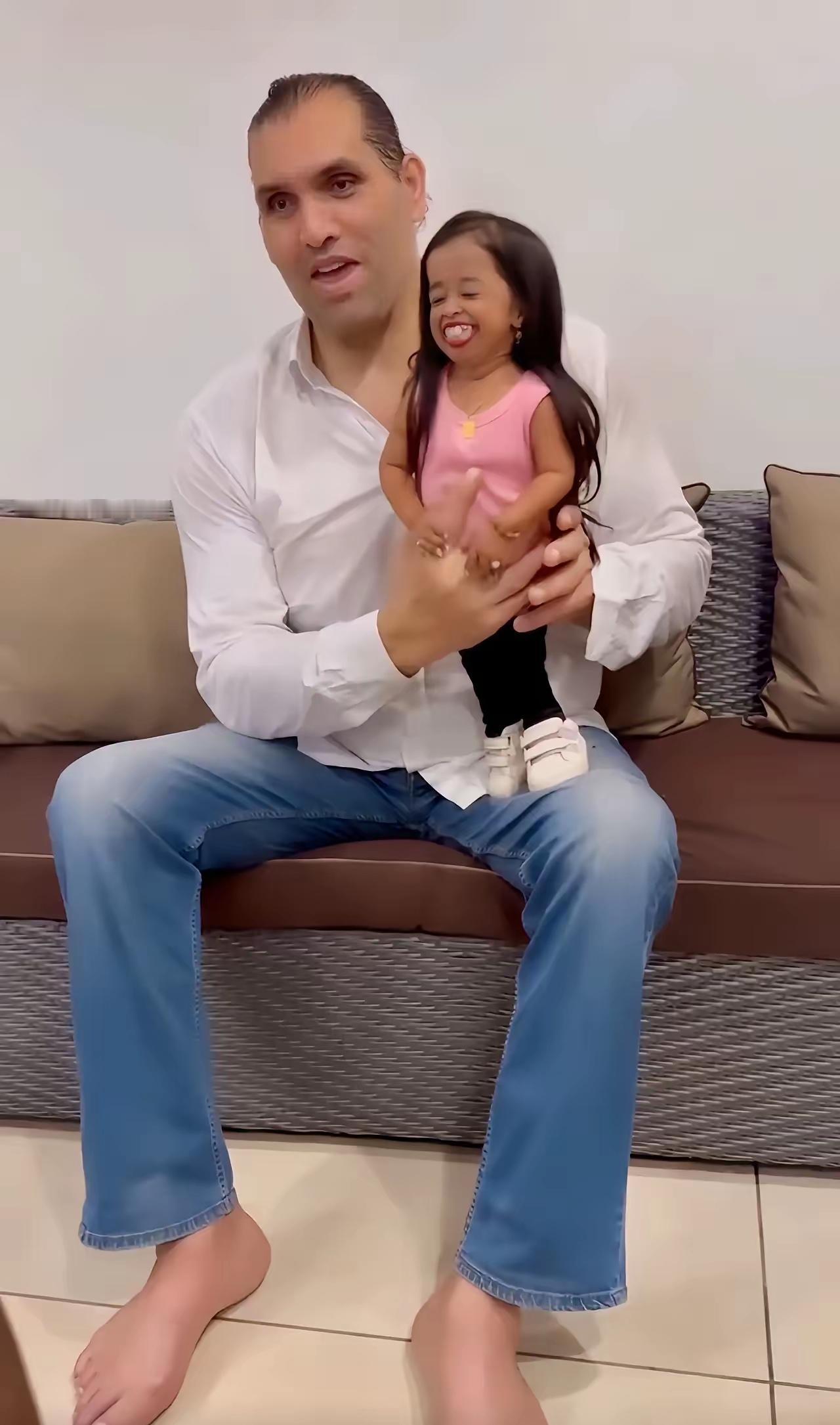 你能想象吗？有这么一个男人，稀里糊涂地干了件让人目瞪口呆的事儿——娶了个体型超大