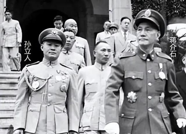 杜聿明晚年谈到孙立人，直言：卖主求荣的小人，根本不是民族英雄

1942年，远征