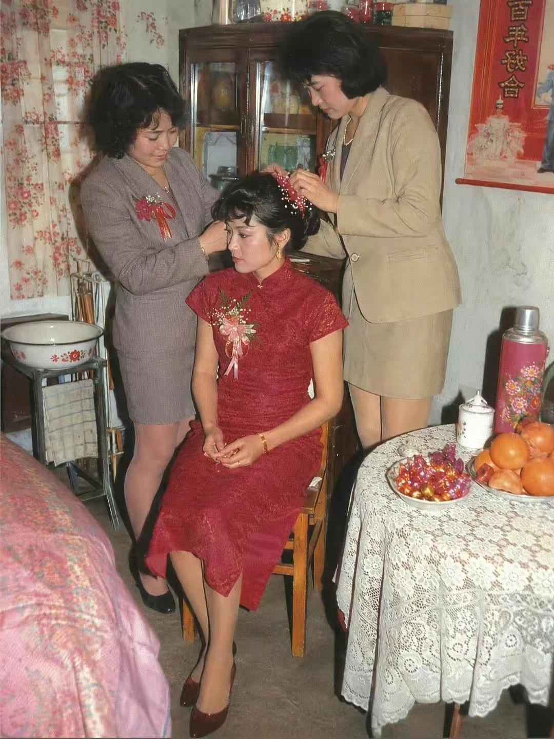 1993年，北方某农村村长家嫁女儿