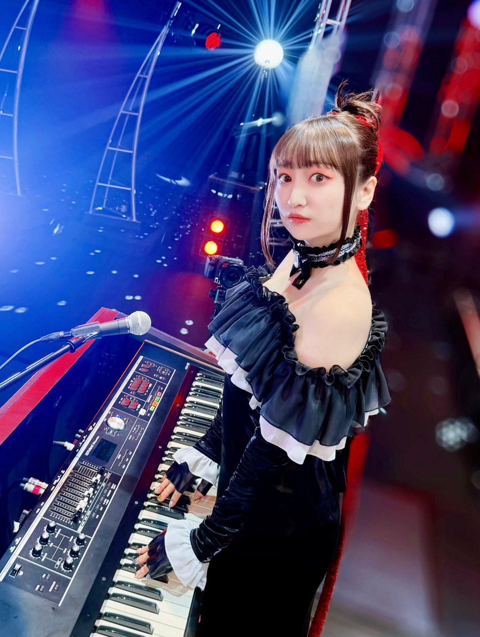 高尾奏音新衣装とメイク、いかがでしたか…？？ 