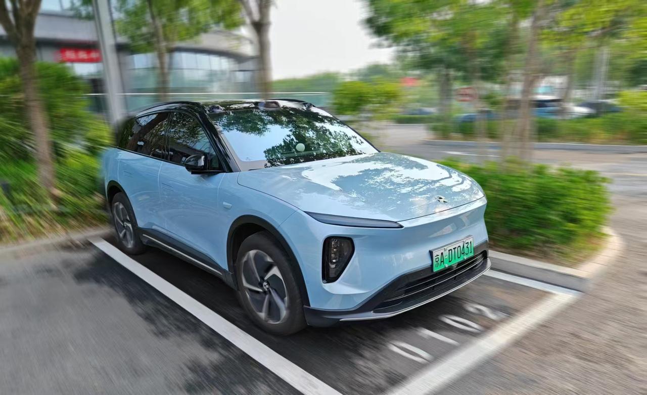 先捧Model3，而且是Performance.版本
同样双电机，21款的76度