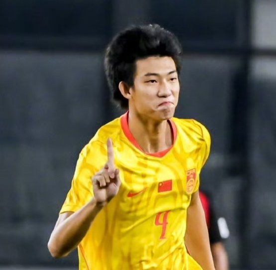 17岁！17岁的中学生赵松源，是中国足协要全力争取的人力资源！高中生赵松源，现在