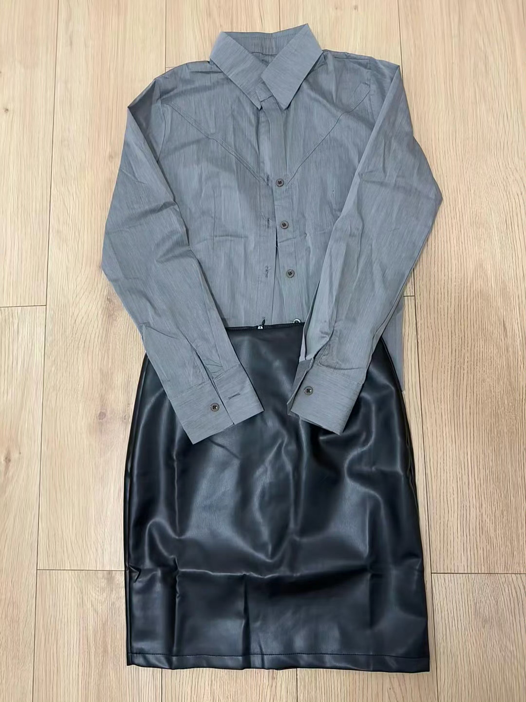 为了今天面试秘书，特意买了身职业装。 株洲·湘滨逸墅