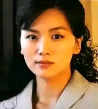 这位美女名叫曹曦文，长得太像刘涛了，但她比刘涛漂亮，比刘涛大气，比刘涛耐看，比刘
