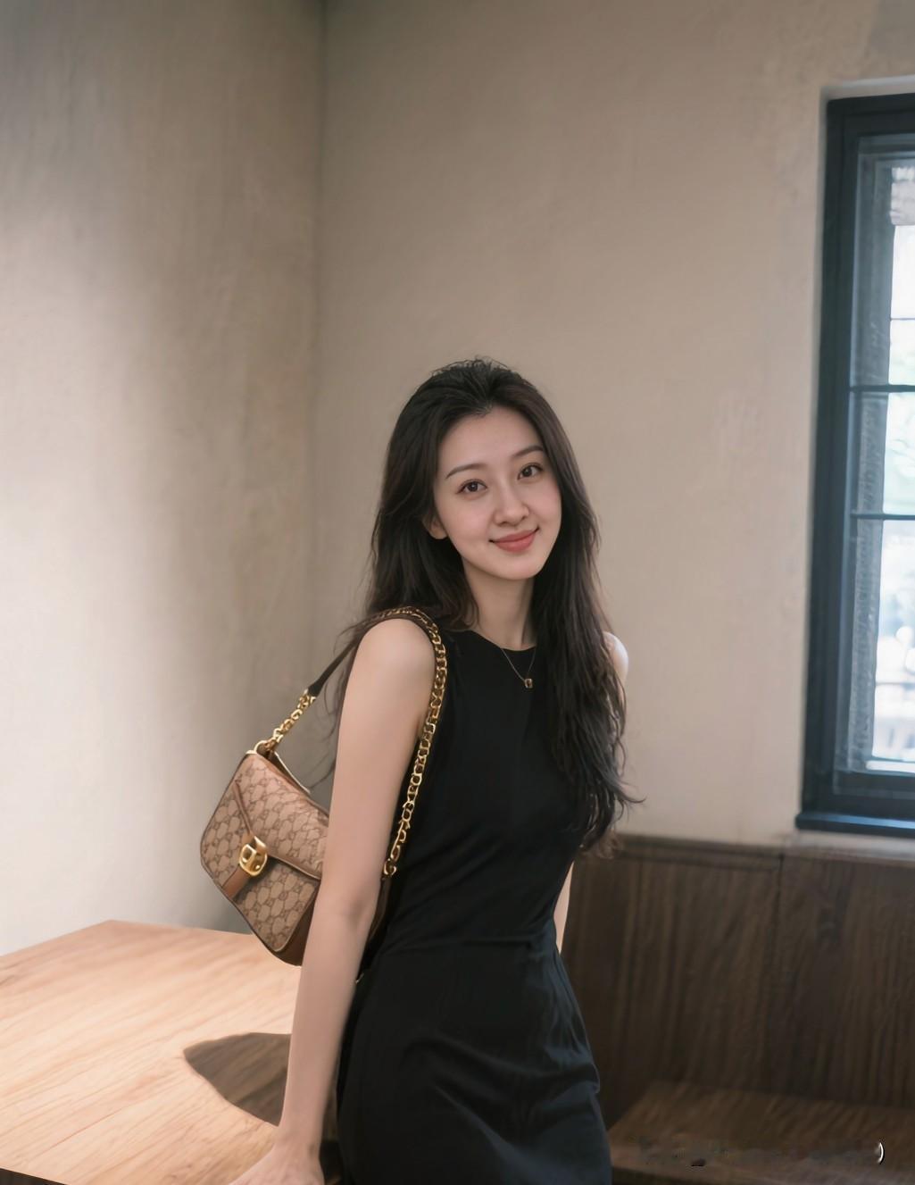 男人
也有脆弱的时候，
苦楚藏在心里头。
工作压得喘不过气，
家庭责任重如山。