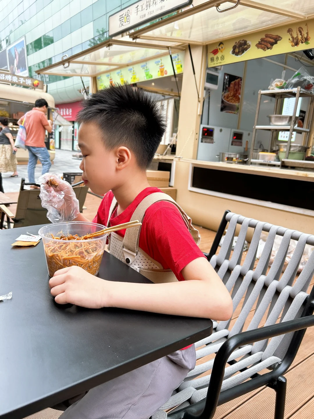 小孩哥：好香，就是这个味儿！