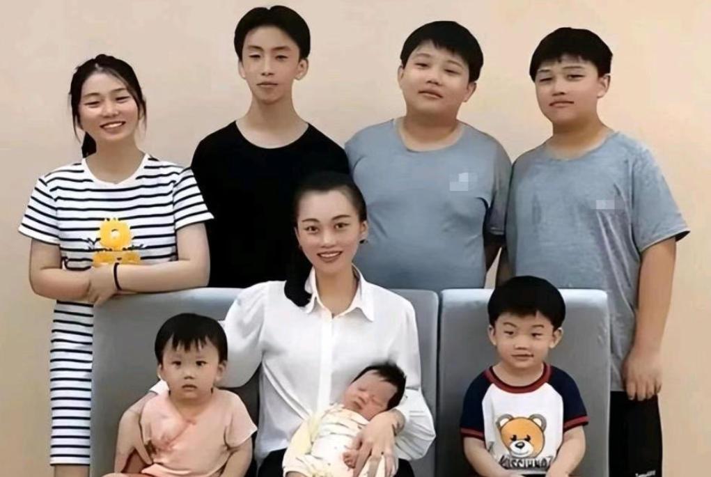 2006年，一个打工妹嫁给北大的高材生后，就给丈夫使劲生孩子，连续要了7个孩子，