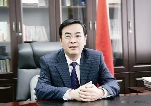 ……6月24日，【李丁夫】主动投案，看了一下他的履历和简历，他曾经是沁源县“一把