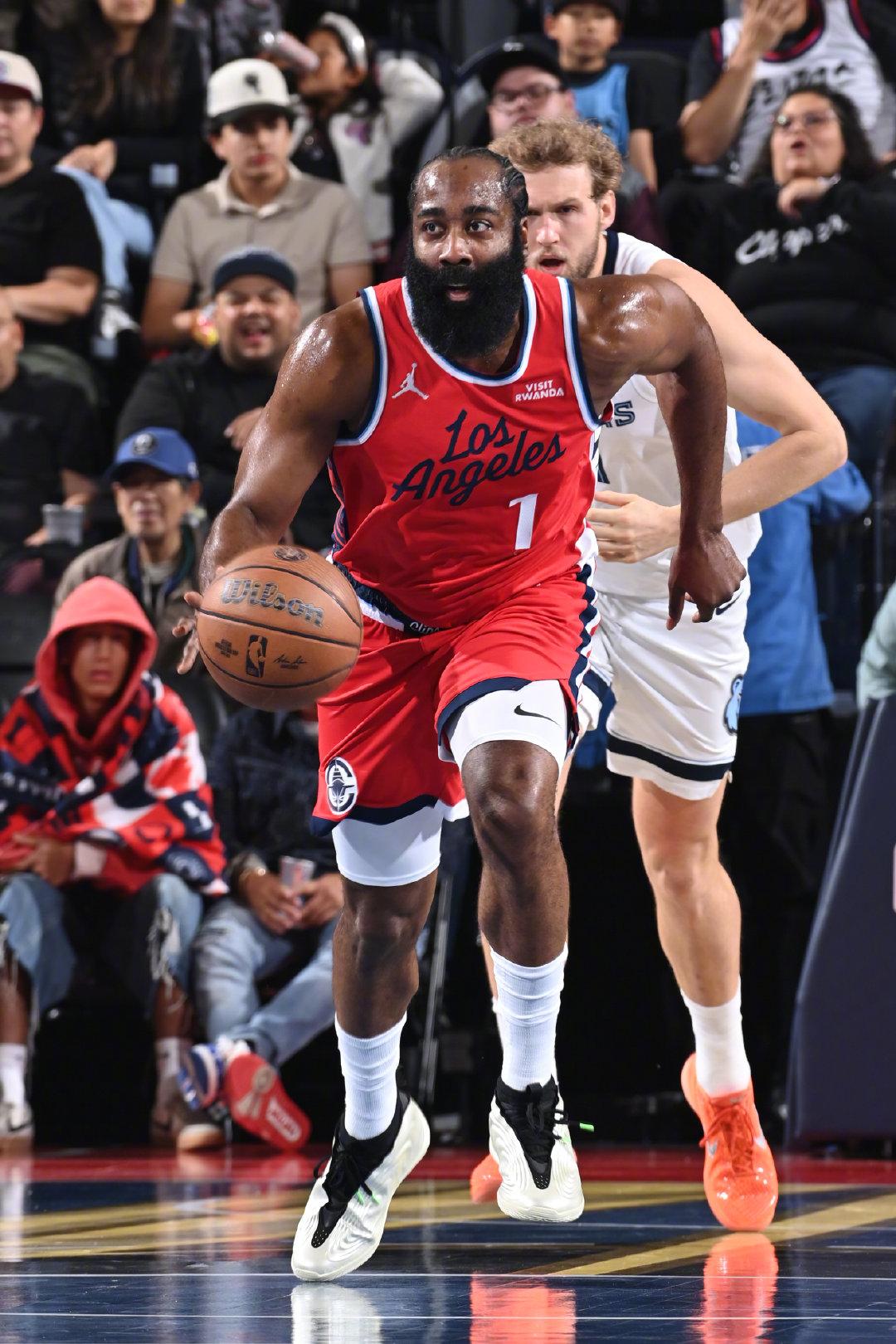 原来最后那个暂停还是哈登叫的！
太无语了，最后还有两个暂停留着过年啊，就算泰伦卢