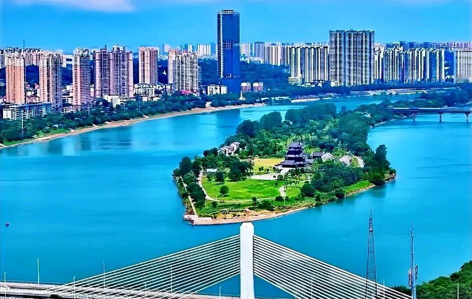 #秋日生活打卡季#这么多年了，衡阳难道真的不适合建超高写字楼吗？目前，衡阳唯一的