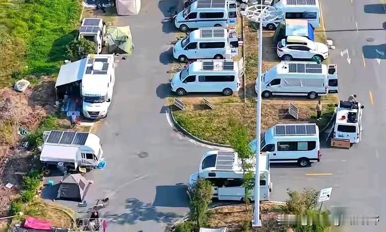 房车曾经是人们外出旅游时向往的一种交通工具。但想不到近来却逐渐的被当地的人有越来