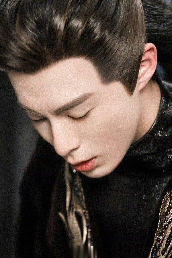 #在现偶古偶反复爱上王鹤棣#对王鹤棣的颜值真的是戒不掉了，古偶的帝，现偶的王，霸
