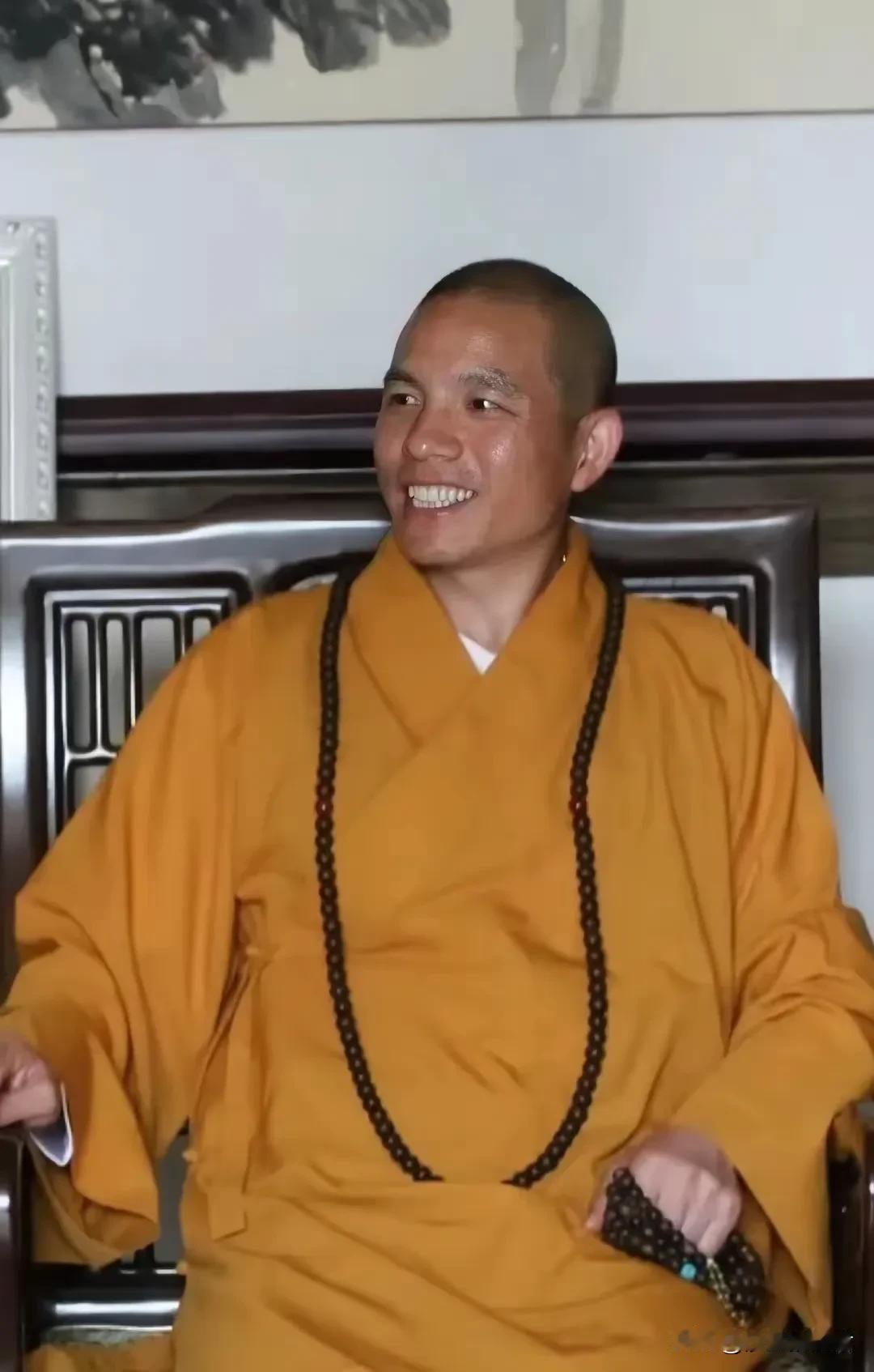 少林寺新方丈来了！
印乐法师，
长得非常帅，来头非常大。履历非常的不简单。
印乐