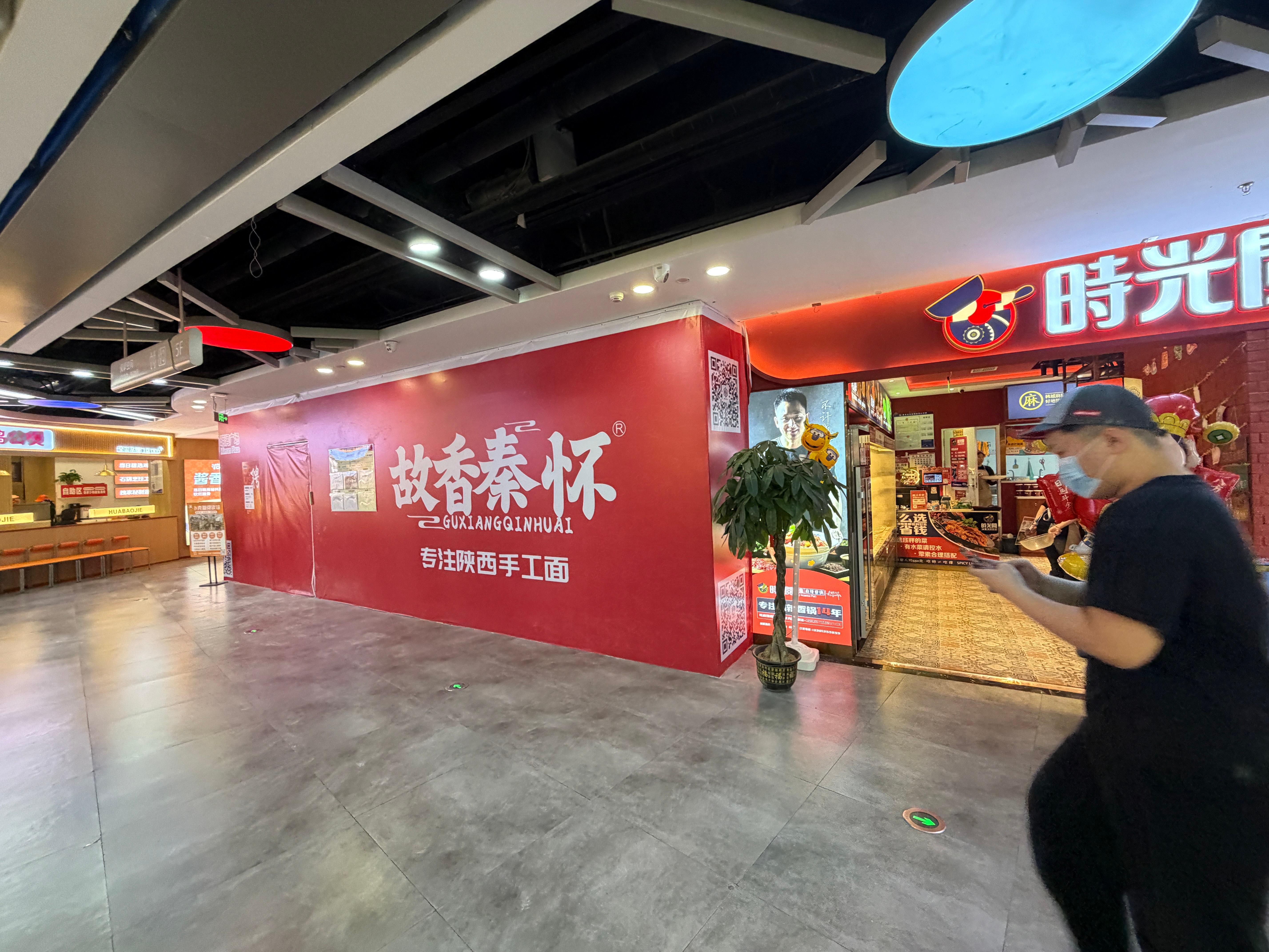 平常客流还行啊，咋又黄了？餐饮这么难干嘛？