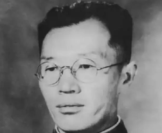 1942年，万毅被捕，蒋介石密令处决他。

当时的齐鲁大地正笼罩在抗日战争的硝烟