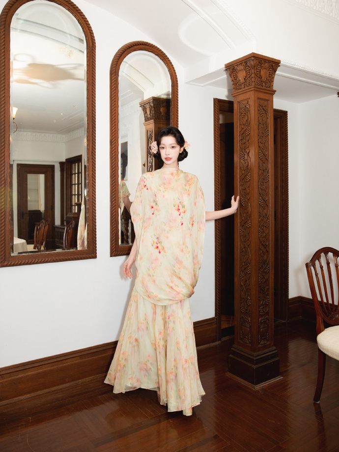 易梦玲国泰民安脸易梦玲民国大小姐谁被易梦玲的民国造型狠狠拿捏住了。大气舒展的国泰