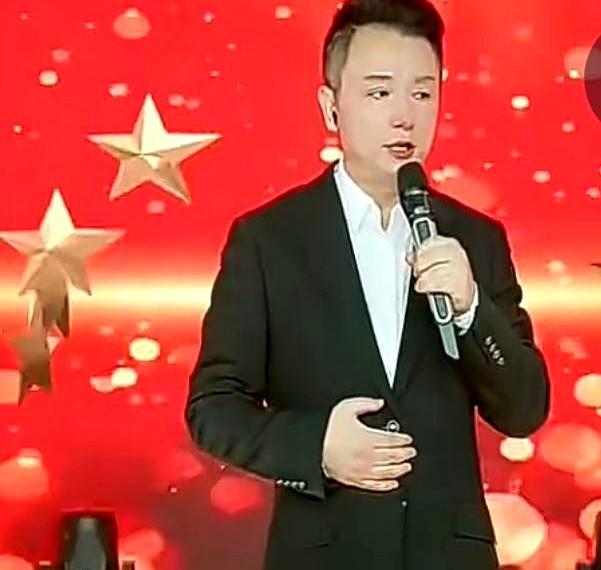 “50张门票，17首未发新歌，九哥把录音棚变成北京最挤的KTV。”

12月14