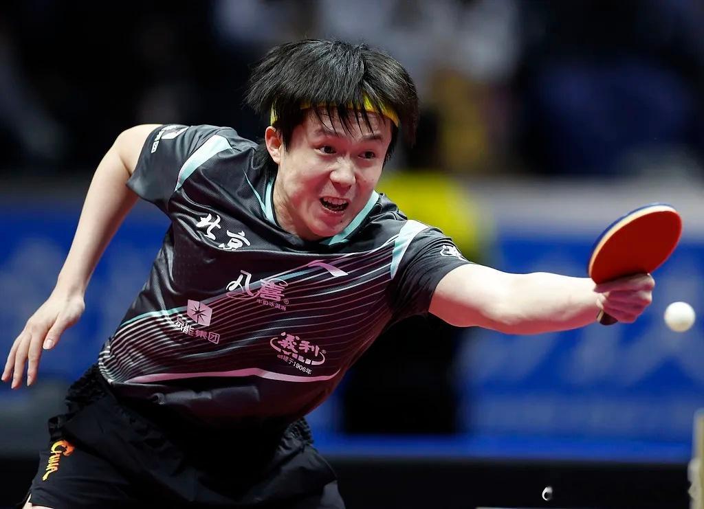 王楚钦在4-3战胜黄镇廷后的采访中强调：全运会从初期阶段即呈现高强度对抗，第二轮