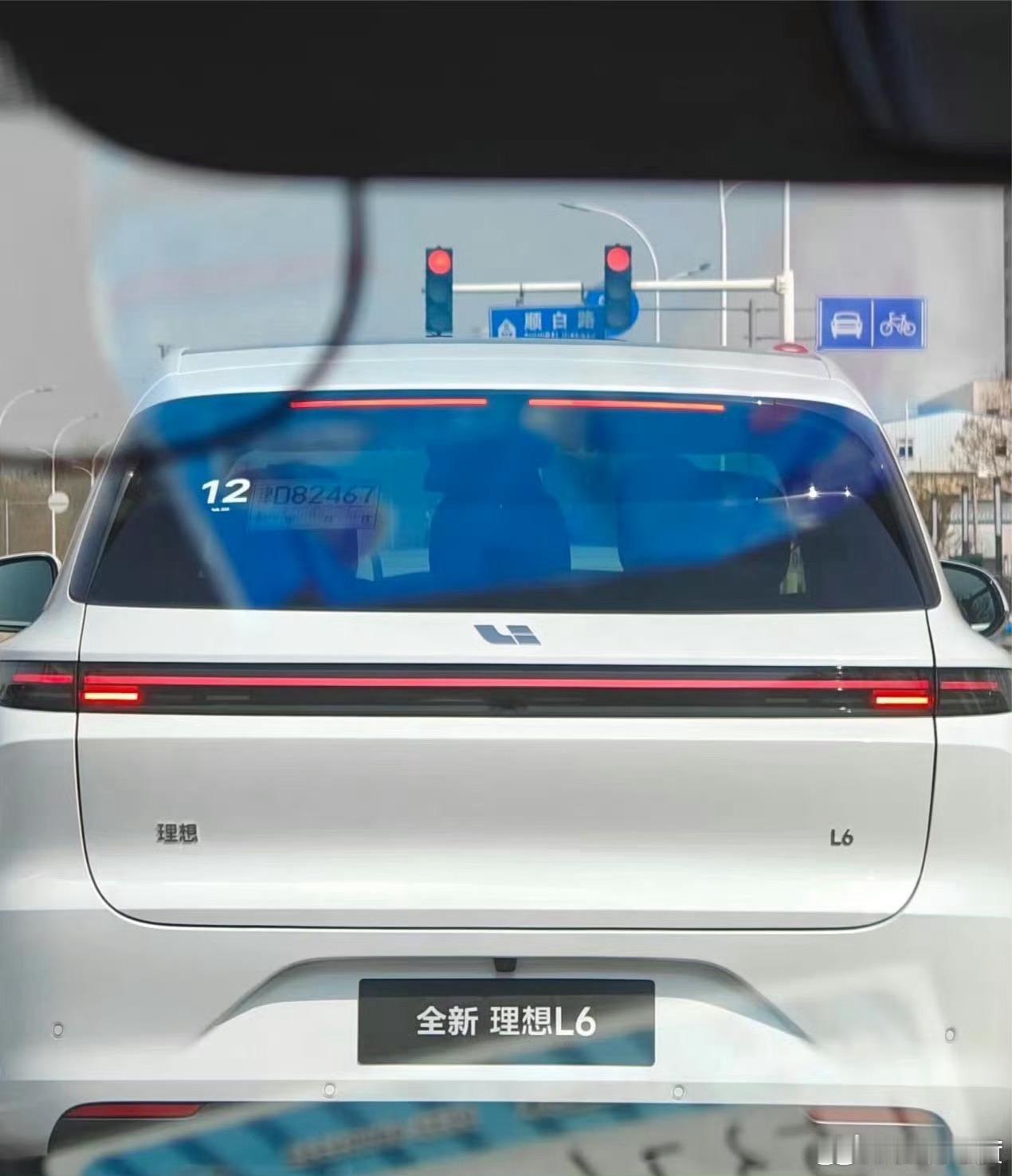 #理想L6# 用大尺寸就可以排开同价位多数车型。中国人买车，大还是一个最重要的参