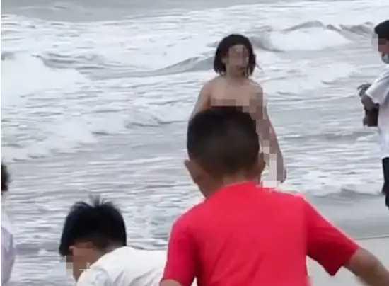 近日，一系列哗众取宠、挑战公序良俗的事件频发，其中尤以三亚湾海滩裸女事件引发热议