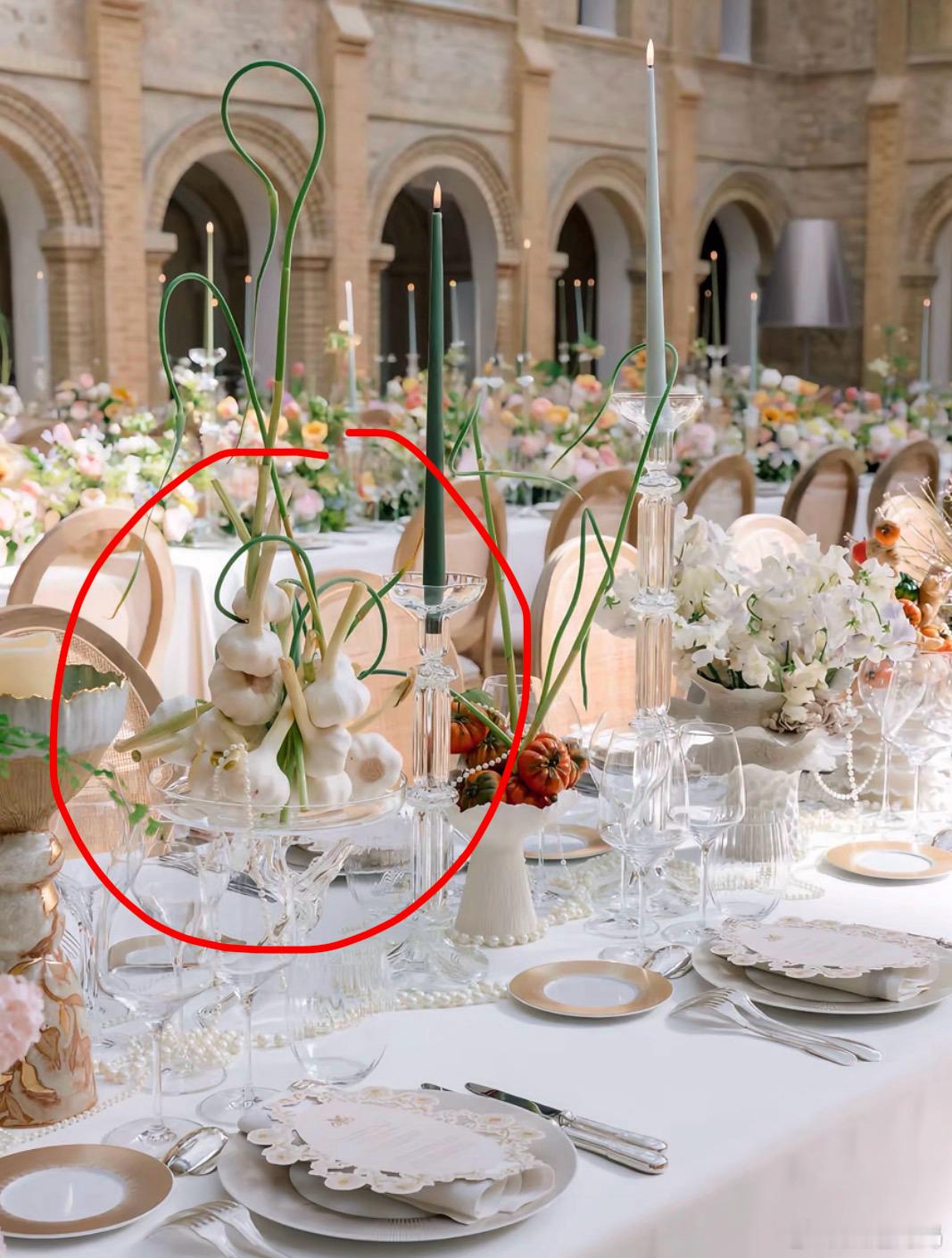奚梦瑶何猷君婚礼上摆蒜苔花艺人来学习了