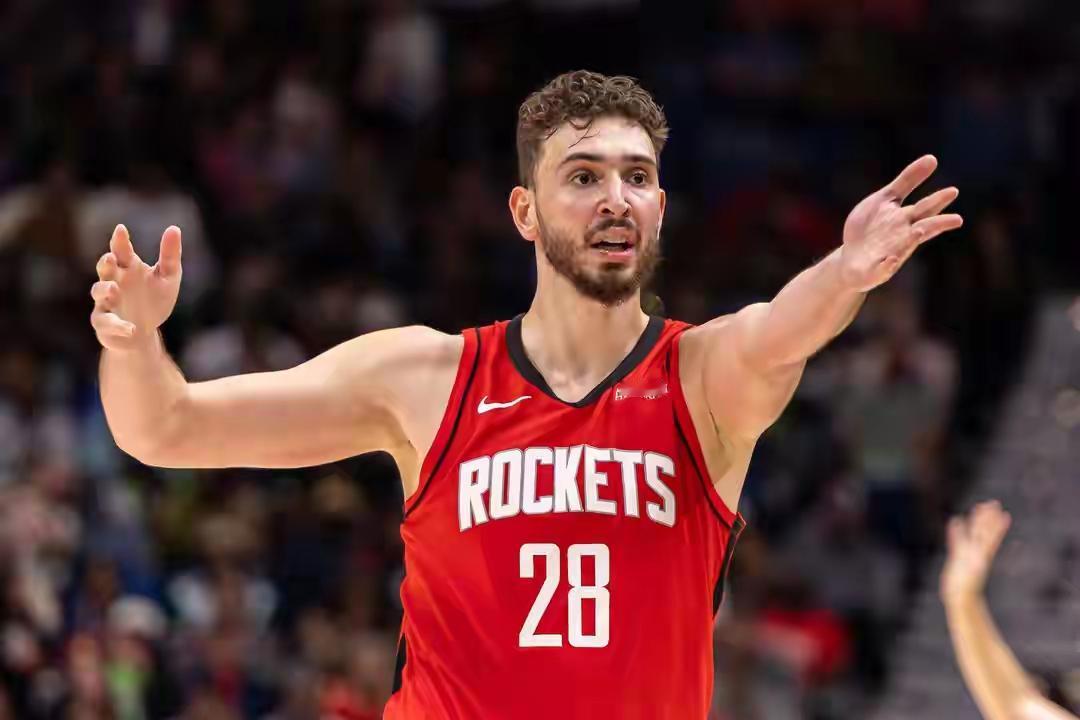 同样砍下19分，申京和艾顿的效率完全不是一个级别。

西部季后赛首轮湖人107：