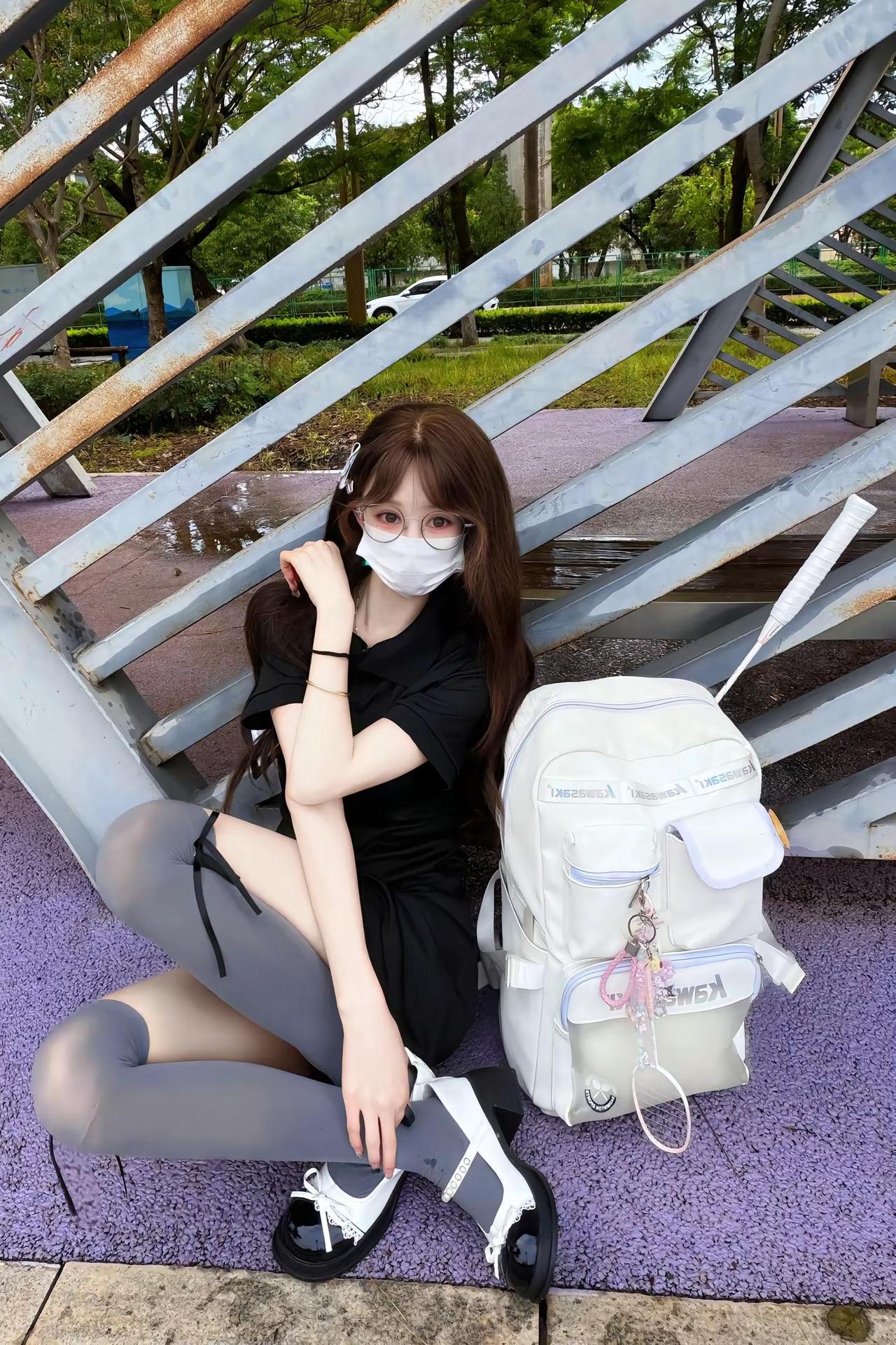 对你不会变得承诺。穿搭羽球人