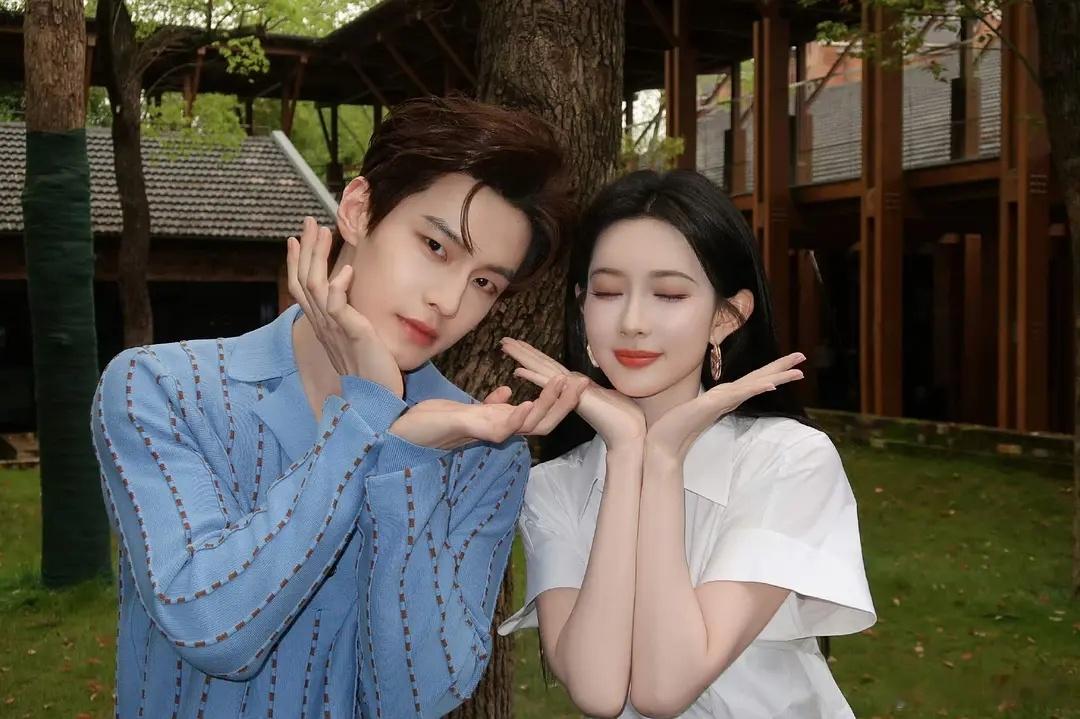 孟子义何与 他们这妆照表情做错了啊，应该高知精英范 