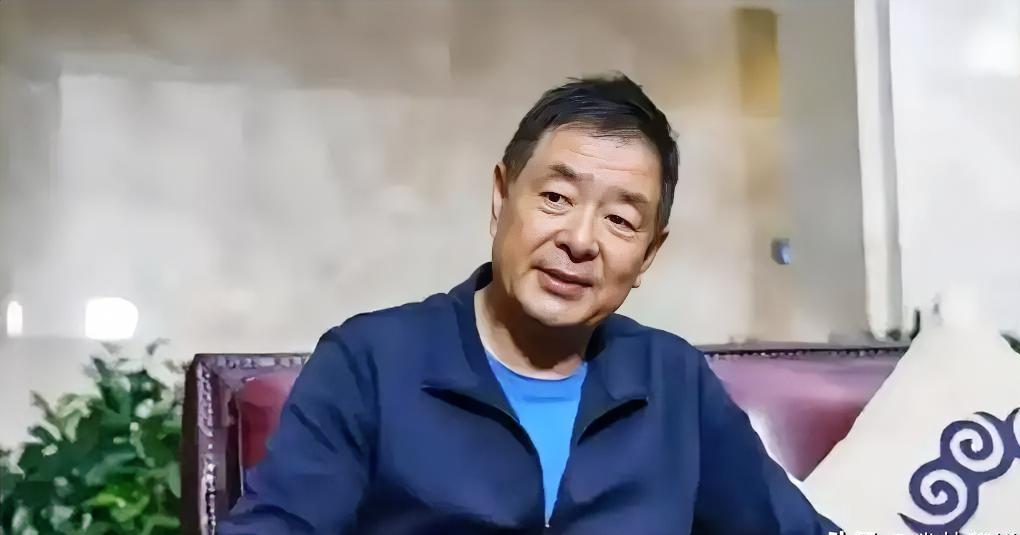 演员濮存昕说，女儿濮方在美国留学时谈了个韩国男友。回国后她要办签证去韩国看人家，