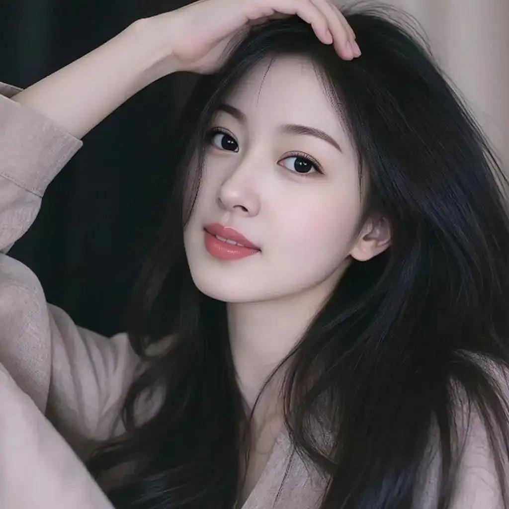 温柔甜美的少女，浅笑嫣然，散发着青春的气息。💝🍎🌴