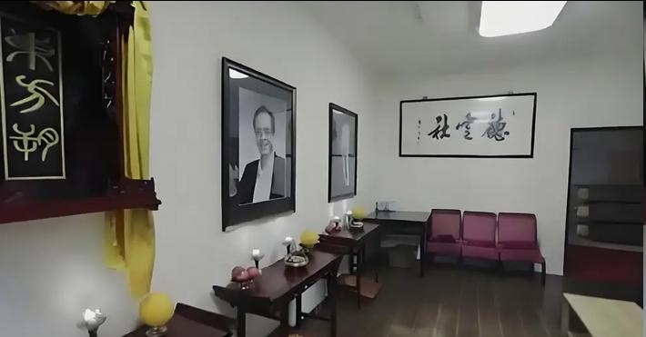 德云社后台供的是东方朔，这事圈里不算秘密，但郭德纲自己把话说得很透：“东方朔是汉