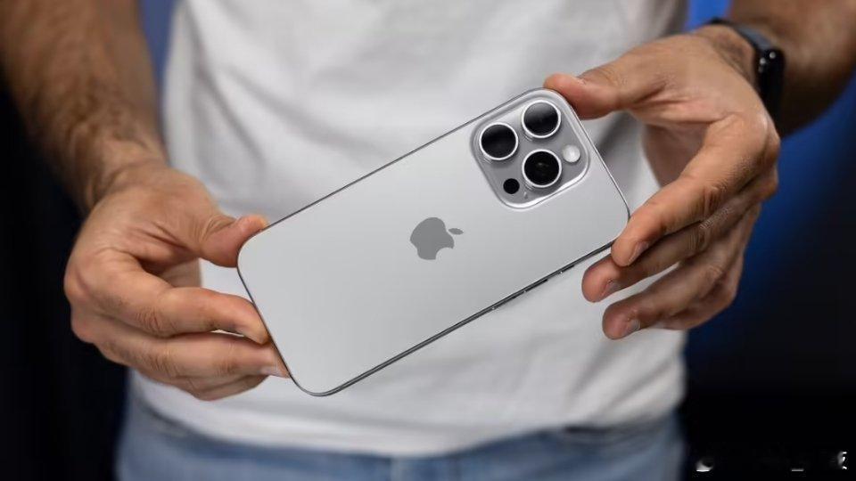 【 iPhone16Pro美国销量创五年最低占比 ， iPhone16基础款销量