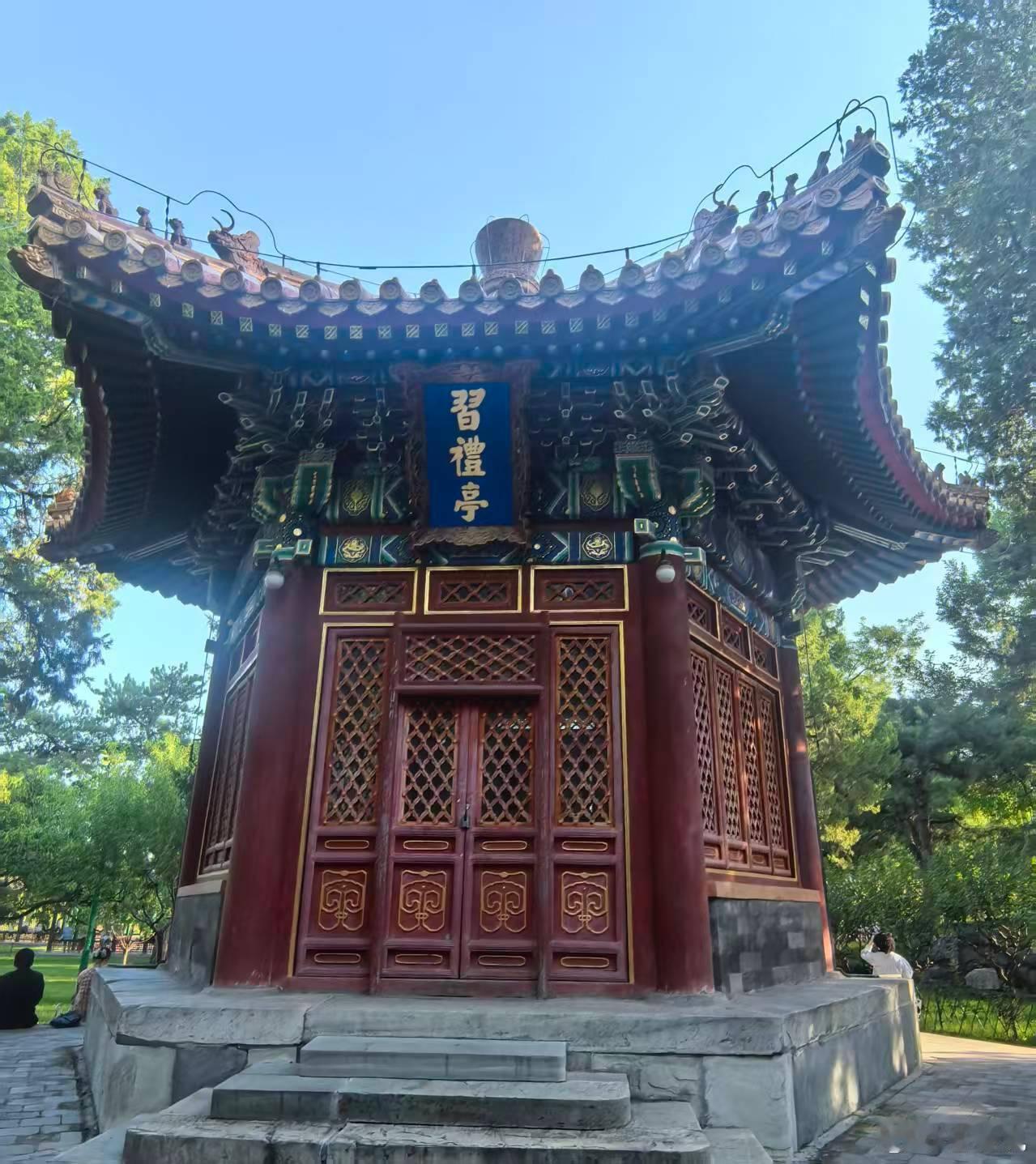 一张图证明我来过这里鲁迅说：还可以来中山公园排长队，吃芥菜馅的冬菜包子  ​​​