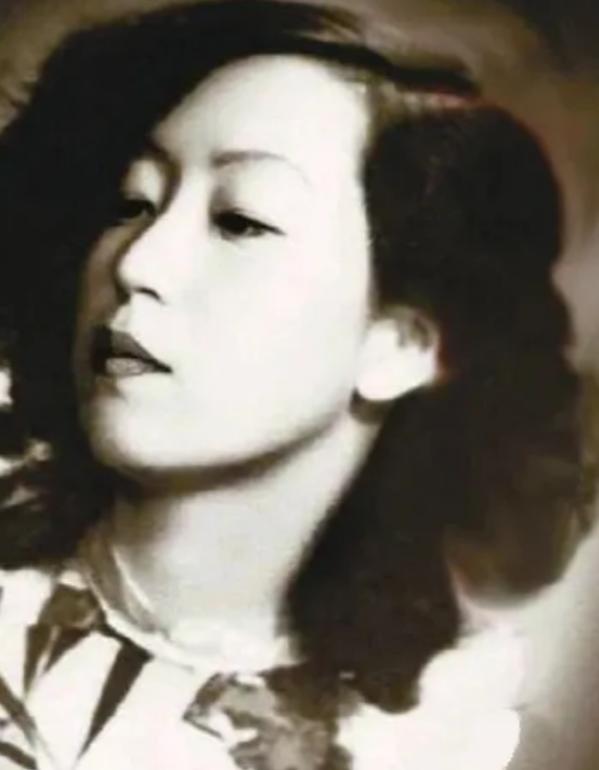 1995年，张爱玲在美国去世，她的尸体一周后才被发现。有意思的是，在她留下的遗嘱