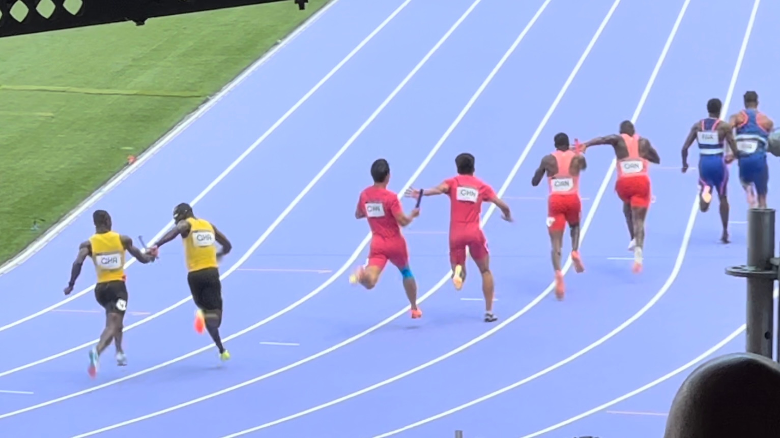 中国速度🇨🇳🚀小组第一进决赛！#中国男子4×100米接力进决赛#  ​​​