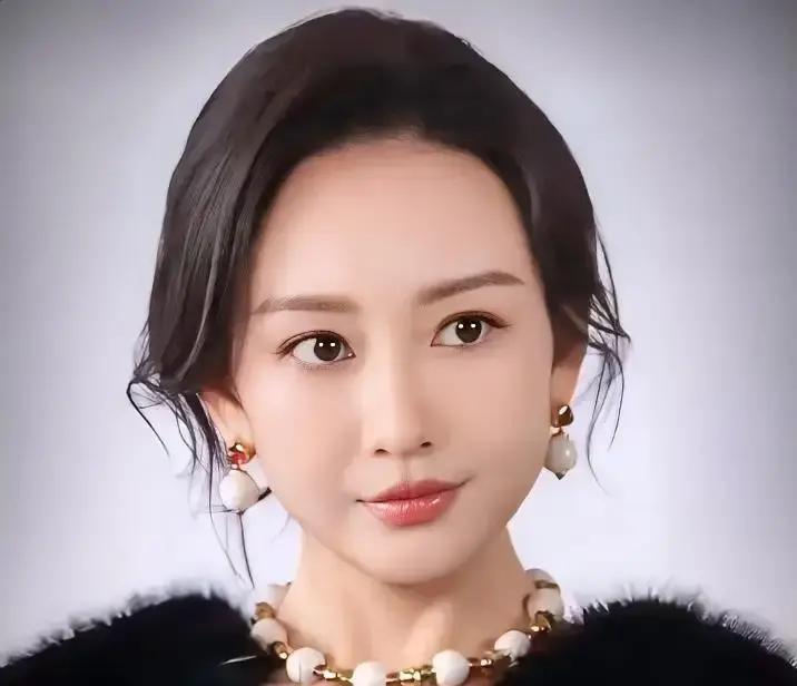 43岁单亲妈妈带着个两岁多的小丫头，搁在普通人身上光是每天的吃喝拉撒就能把人熬脱